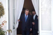Der Türkische Präsident Recep Tayyip Erdogan (links) und der Ungarische Präsident Janos Ader im Alexanderpalast in Budapest. (Bild: Zoltan Mathe/EPA (8. Oktober 2018))