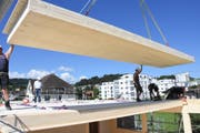 Im Sommer 2017 wurde das zweistöckige Provisorium gebaut. Vier Klassenzimmer finden Platz darin. (Bild: Urs Hemm, 6. Juli 2017)