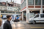 Im Vergleich zu den Vorjahren sei das Polizeiaufgebot reduziert worden. Im Bild: der Einsatz an der «Smash little WEF»-Demonstration 2016. (Bild: Urs Bucher)