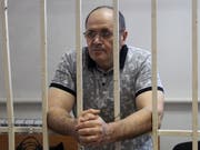 Selbst ein Opfer willkürlicher russischer Justiz: Vaclav-Havel-Preisträger Ojub Titijew im Gefängnis in Tschetschenien (Aufnahme vom 28. September 2018). (Bild: KEYSTONE/AP/MUSA SADULAYEV)
