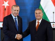 Der ungarische Regierungschef Viktor Orban (rechts) hat sich während des Besuchs des türkischen Präsidenten Recep Tayyip Erdogan in Budapest am Montag für eine enge Partnerschaft der EU mit der Türkei ausgesprochen. (Bild: KEYSTONE/EPA MTI/SZILARD KOSZTICSAK)