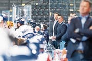 Auf Trainer Jason O’Leary (Zweiter von rechts) und das Academy-Team warten anstrengende Tage. (Bild: Roger Zbinden (Zug, 15. September 2018))
