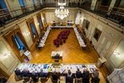Der Gemeinderat tagt im Rathaus zum Budget 2018. (Bilder: Reto Martin)