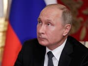 Um seine Popularität wieder etwas anzuheben, müsste er sich einen neuen Krieg einfallen lassen: der russische Präsident Wladimir Putin. (Bild: KEYSTONE/EPA SPUTNIK POOL/ALEXEI NIKOLSKY / SPUTNIK / KREMLIN PO)
