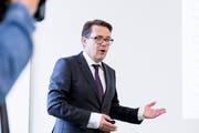 Finanzdirektor Benedikt Würth ermahnte die Parteien, ihre politische Begehrlichkeiten trotz guter Finanzlage im Zaum zu halten. (Bild: Mareycke Frehner)