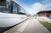 Die S10 fährt in Bettwiesen ein: Wer ab dem 9. Dezember von hier nach St.Gallen reisen will, muss in Wil 20 Minuten auf den Anschlusszug warten. (Bild: Andrea Stalder)