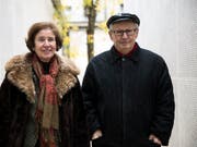 Beate und Serge Klarsfeld am Pariser Mémorial de la Shoah (Aufnahme vom April 2017). (Bild: KEYSTONE/EPA/ETIENNE LAURENT)