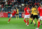 Die Nidwaldner Ex-FC-Luzern-Spielerin Géraldine Reuteler (links) schiesst das 1:0 für die Schweiz. (Bild: Sven Thomann/Freshfocus (Biel, 9. Oktober 2018))