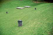Die Massnahmen zur Vermeidung von Littering auf Drei Weieren ist für den Stadtrat ausreichend, wie er in seiner Antwort auf eine Interpellation Franziska Rysers (Junge Grüne) schreibt. (Bild: Mareycke Frehner)