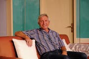 Spielt im Theater mit, baut aber auch die Bühnen dazu: Heiri Küttel. (Bild: Richard Greuter (6. Oktober 2018))