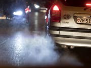 Nach stundenlangem Ringen haben die EU-Umweltminister einen Kompromiss bei den CO2-Grenzwerten für Autos und Lieferwagen erzielt. (Bild: KEYSTONE/GAETAN BALLY)
