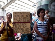 Hyperinflation in Venezuela: Rentnerinnen und Rentner gingen am 3. Oktober auf die Strasse und fordert eine Rentenerhöhung. (Bild: KEYSTONE/EPA EFE/MIGUEL GUTIERREZ)