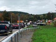 Die Ermittler im Fall einer verunglückten Limousine in New York vor zwei Tagen mit zwanzig Todesopfern haben mehrere Missstände festgestellt. (Bild: KEYSTONE/AP WTEN)