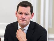 Um Pierre Maudet kehrt vorerst keine Ruhe ein. Nun macht der Genfer Staatsrat Schlagzeilen, weil er bei einer Operation offenbar einen Roboter steuerte. (Bild: Keystone/SALVATORE DI NOLFI)