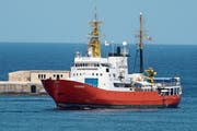 Hat laut den Betreibern schon über 30000 Flüchtlinge gerettet: Das Flüchtlingsschiff "Aquarius". (Bild: Domenic Aquilina/EPA