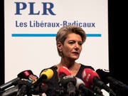 Grosses Medieninteresse: Die St. Galler Ständeratspräsidentin Karin Keller-Sutter (FDP) hat am Dienstagnachmittag in Wil ihre Ambitionen für die Nachfolge von Bundesrat Johann Schneider-Ammann bekannt gegeben. (Bild: KEYSTONE/GIAN EHRENZELLER)
