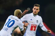Blessing Eleke und Tomi Juric (rechts) jubeln nach dem Tor zum 0:2. (Bild: Martin Meienberger / Freshfocus (Chiasso, 1. November 2018))