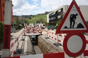 Die Leitungen werden in den Boden verlegt, wie hier an der Ifangstrasse in Bazenheid. (Bild: pd)