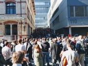 Mitarbeiter von Google protestieren gegen Sexismus in Zürich. (Bild: @TedOnPrivacy/ @googlewalkout)