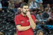 Er will, dass seine Spieler intensiver trainieren: SCB-Trainer Danijel Eric. (Bild: Robert Hradil/Keystone (Fribourg, 12. November 2016))