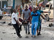 Mindestens 53 Todesopfer und über 100 Verletzte forderte der Anschlag der Terrormiliz Al-Schabaab in der somalischen Hauptstadt Mogadischu. (Bild: KEYSTONE/AP/FARAH ABDI WARSAMEH)