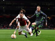Stephan Lichtsteiner verletzt sich gegen Sporting Lissabon am Oberschenkel und muss für die Länderspiele Forfait erklären (Bild: KEYSTONE/EPA/NEIL HALL)