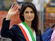 An einer Verurteilung wegen Vetternwirtschaft vorbeigeschrammt: Roms Bürgermeisterin Virginia Raggi. (Bild: KEYSTONE/AP/GREGORIO BORGIA)