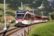 Zugskomposition unterwegs von Engelberg nach Luzern, kurz vor Stans. (Manuela Jans-Koch, Stans, 23. Juni)
