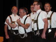 Frowin Neff (Zweiter von links) brachte mit seinen Einlagen das Publikum zum Schmunzeln. (Bild: Franz Steiner)