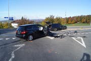 Zwei Autos fuhren auf der Ägeristrasse im Bereich Moosrank ineinander. (Bild: Zuger Polizei)