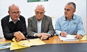 Gemeindepräsident Peter Rohrer (v.l.), Finanzchef Werner Nolte und Toni Meyer. (Bild: Romano Cuonz (Sachseln, 6. November 2018))