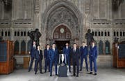 Die Finalteilnehmer im Palace of Westminster (von links): John Isner, Kei Nishikori, Dominic Thiem, Novak Djokovic, Marin Cilic, Roger Federer, Kevin Anderson, Alexander Zverev. (Bild: Clive Brunskill/Getty (London, 9. 11. 2018))