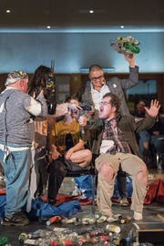 Es gibt Grund zum Schreien – Live-Katastrophe mit nachgespieltem Autounfall. (Bild: Urs Bucher)