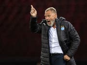 GC-Trainer Thorsten Fink hebt den Mahnfinger (Bild: KEYSTONE/ENNIO LEANZA)