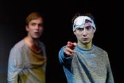 Nikolai Gemel (rechts) beeindruckt als Ich-Erzähler. (Bild: Bjørn Jansen)