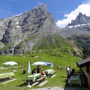 Auch auf der Alp Hobiel genossen die Wanderer die herrlichen Sommertage. (Bild: PD)