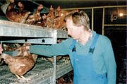 Der gelernte Landwirt Peter Hegglin während der Zeit, als er den Hof als Biobergbauer führte. (Bild: PD)