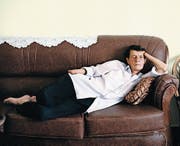 «Ich fühle mich freier.» Die Burrnesha Drande, fotografiert von Pepa Hristova im 2013 erschienenen Bildband «Sworn Virgins». (Bild: Pepa Hristova)