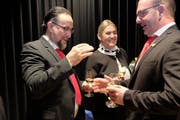 Das zukünftige Zunftmeisterpaar Marco I. und Vera Agron während der Gratulationsrunde. (Bilder: Richard Greuter (Ennetbürgen, 11. November 2018)
