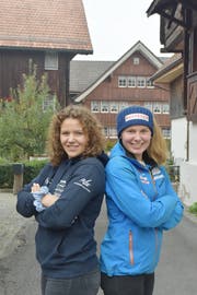 Brennen auf ihr erstes Rennen dieser Saison: Aline Höpli (links) und Sarah Zoller. (Bild: David Metzger)