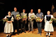 Die ISV-Schwinger, welche an einem Schwingfest mit Eidgenössischem Charakter siegten (von links): Martin Grab, Hans Kopp, Eugen Hasler und Harry Knüsel. Es fehlt Leo Betschart. (Bild Reto Betschart (Schwyz, 10. November 2018))