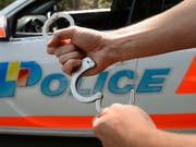 23 Jahre nach den tödlichen Schüssen auf einen Diplomaten in Genf hat die Polizei einen Tatverdächtigen verhaftet. Der französische Autoverkäufer ist wegen mehrerer Diebstähle aktenkundig. (Bild: KEYSTONE/MARTIAL TREZZINI)