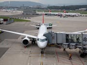 Der Flughafen Zürich hat im Oktober erneut einen Passagierzuwachs verzeichnet. (Bild: KEYSTONE/CHRISTIAN MERZ)