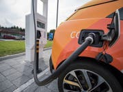 Volkswagen will einen E-Kleinwagen auf den Markt bringen, der unter 20'000 Euro kostet. (Bild: KEYSTONE/URS FLUEELER)