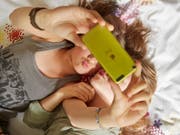 Ein 17-jähriger Luzerner soll eine 14-Jährige mit Nacktfotos erpresst haben. Der Jugendliche wurde festgenommen. (Bild: KEYSTONE/CHRISTOF SCHUERPF)