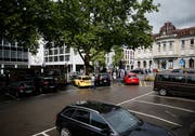 Mit der Initiative «Ja zu Gewerbe und Läden in der Altstadt!» sollten die Parkplätze auf dem unteren Postplatz bestehen bleiben. (Bild: Stefan Kaiser (Zug, 11.Juni 2018))