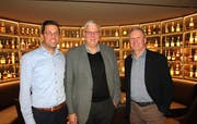 Die Referenten: René Meier, Direktor des Hotels Uzwil, Parteipräsident Bruno Lusti und Gemeinderat Ruedi Müller (von links). (Bild: Philipp Stutz)