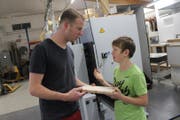 Diskussionen am Arbeitsplatz. (Bild: PD)
