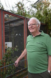 Hans Schwizer ist seit 1976 Volierenwart im Vögelipark in Flawil. (Bild: Zita Meienhofer)