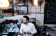 Hotelier Bardhyl Coli im "Kaffee Frech" im Gubelhof in Zug. (Bild: Stefan Kaiser (Zug, 13.November 2018))